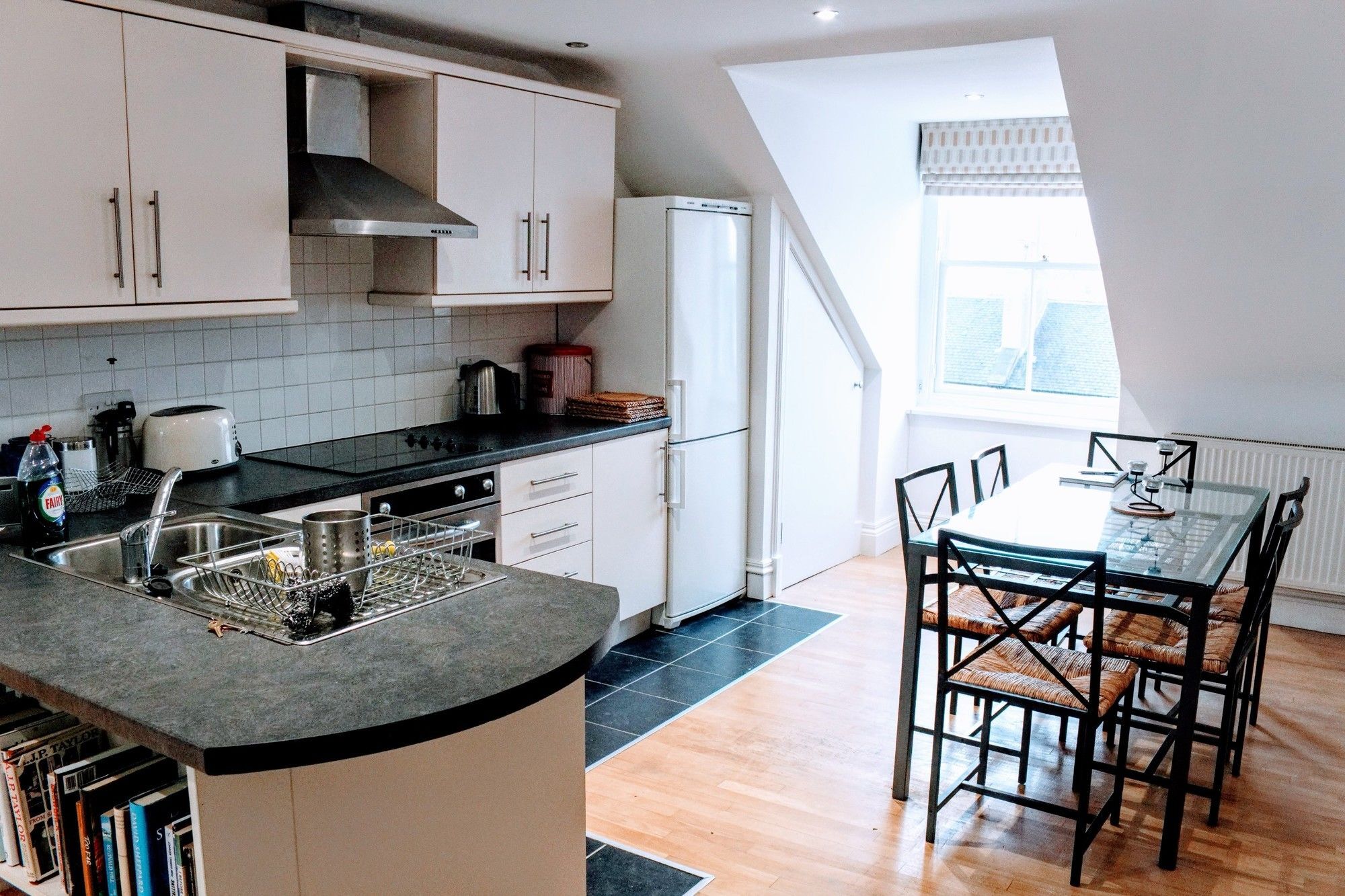 2 Bedroom Penthouse On Royal Mile Edinburgh