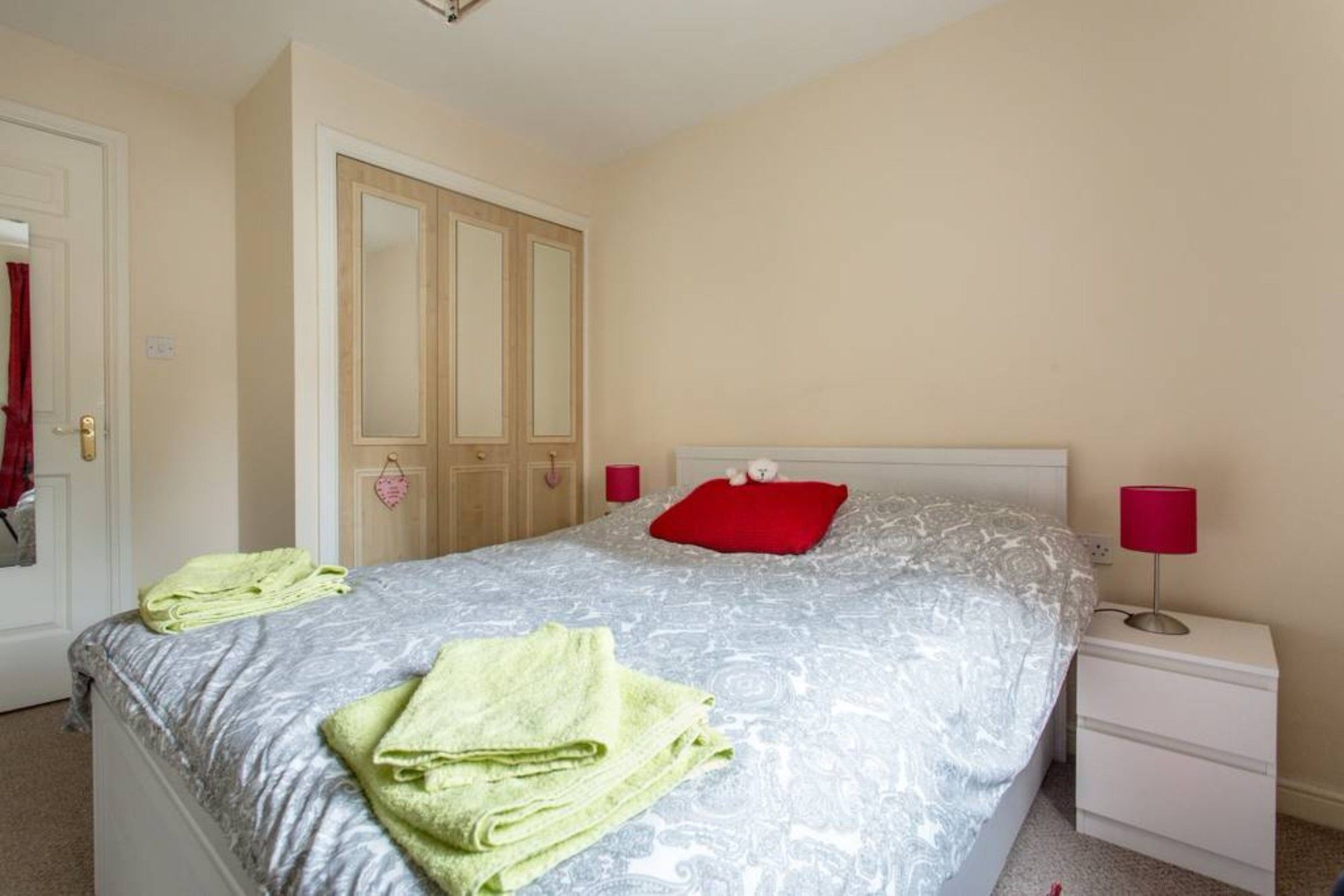 2 Bedroom Near Centre *