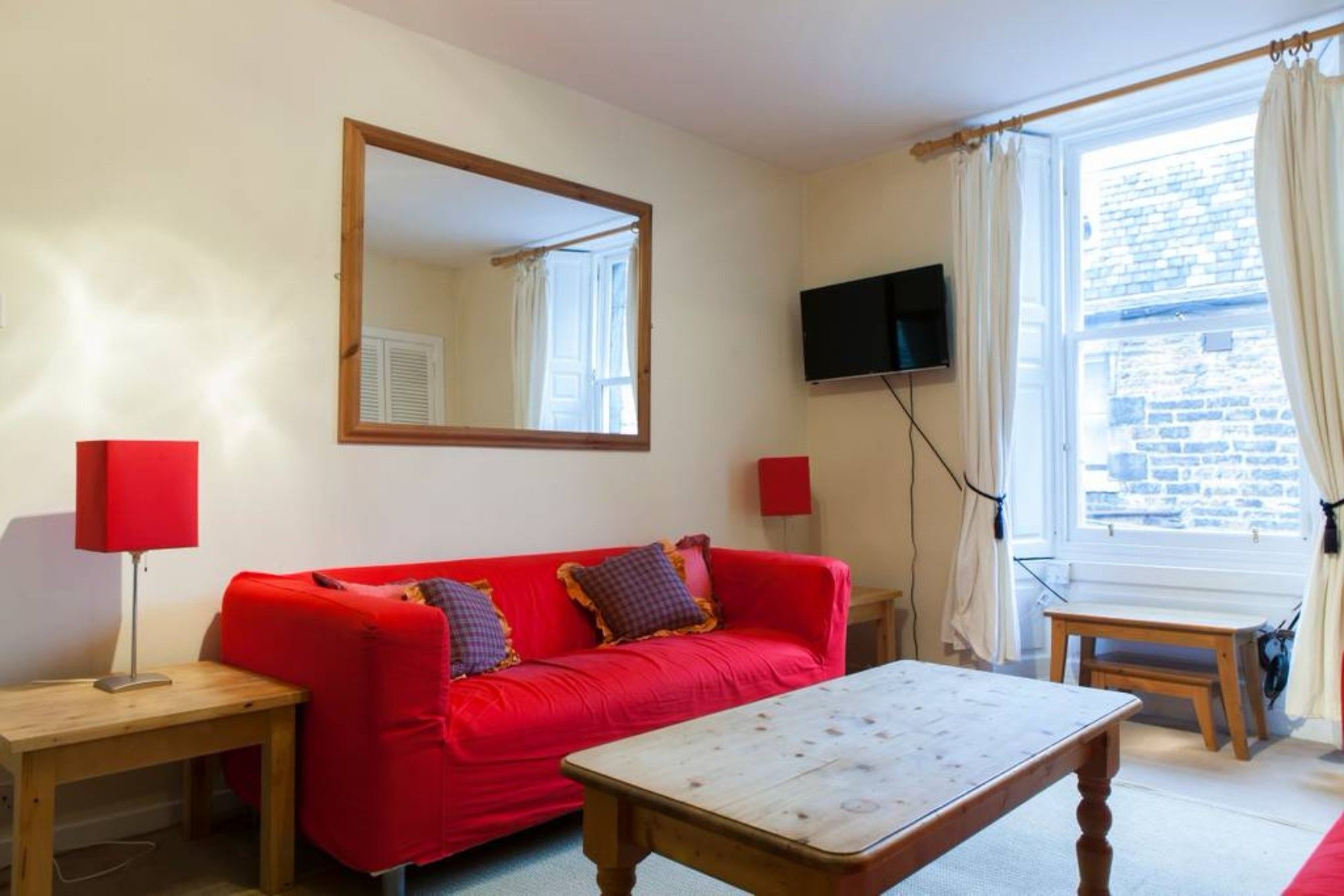 1 Bedroom Flat In The Centre *