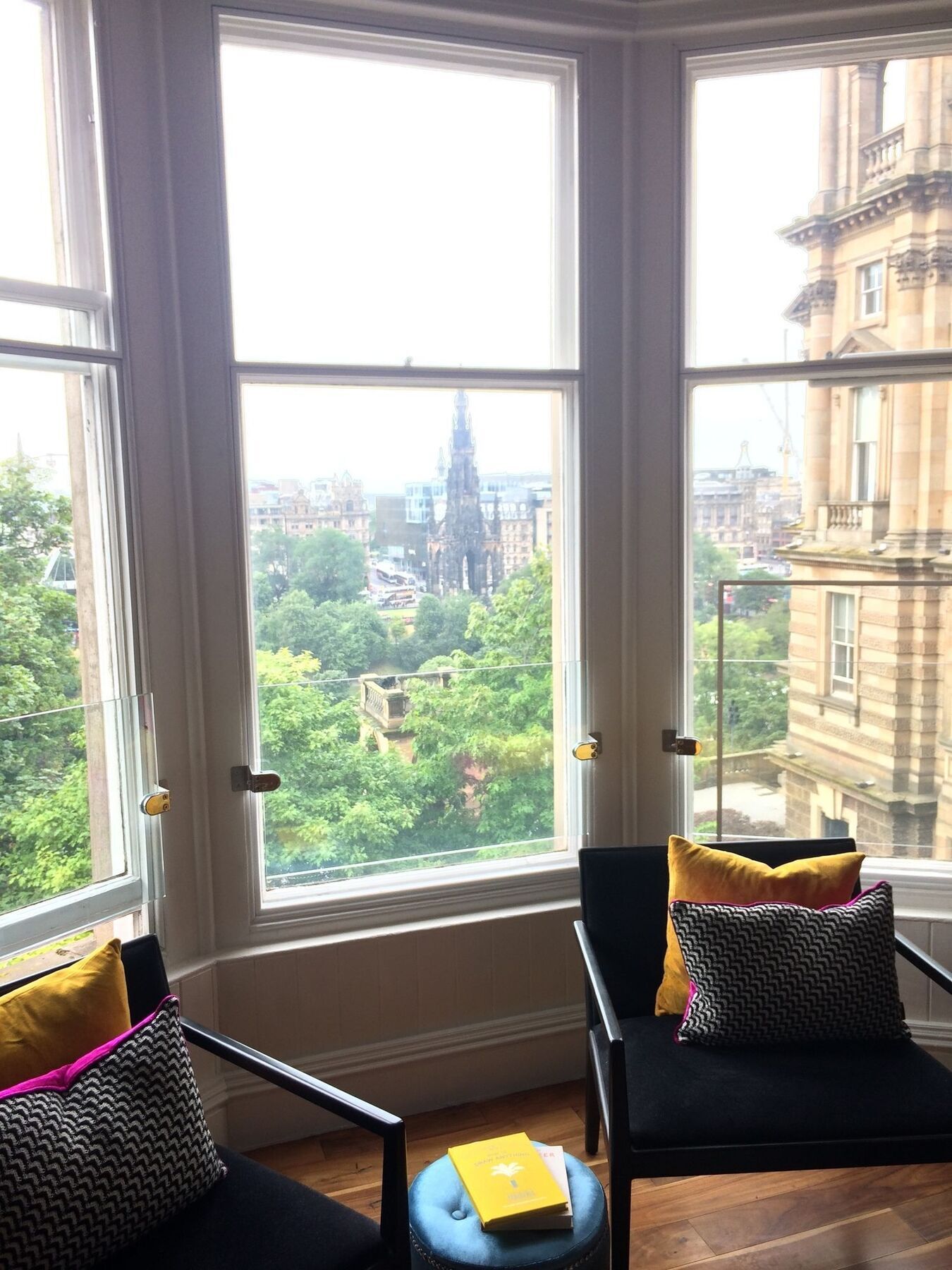 Apartment Bank Street Edinburgh