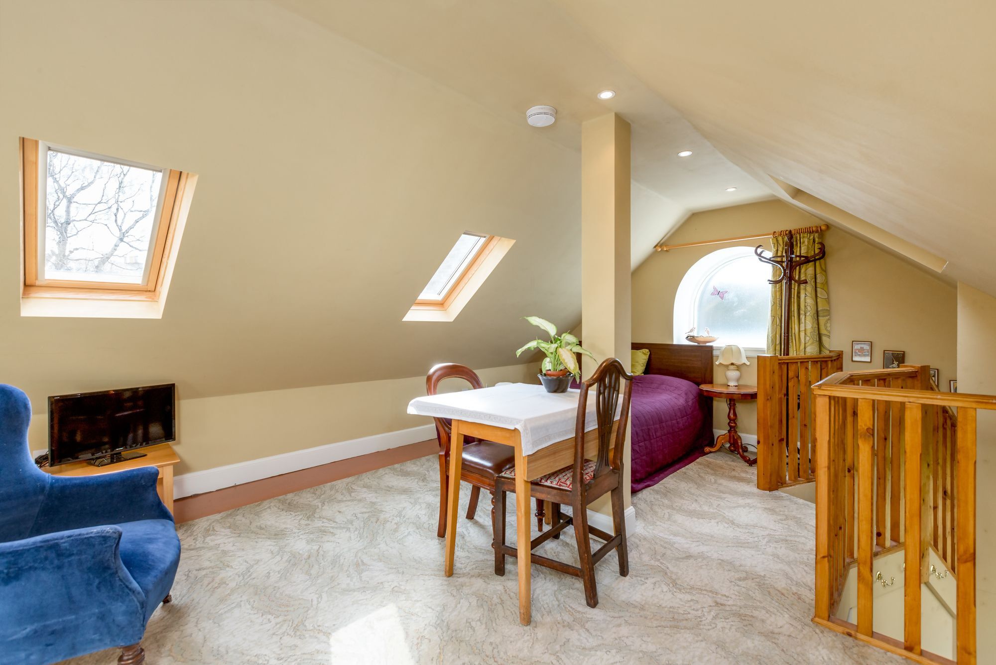 Silver Lining - Mile Apartment