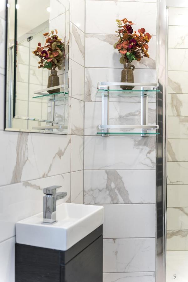 Spacious Newly Refurbished Apartment EDI