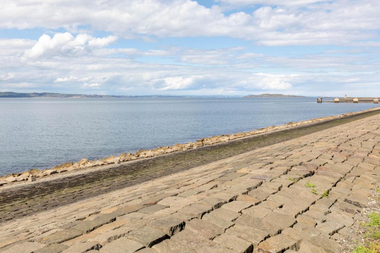 The Waterfront - 2 Bedroom Edinburgh