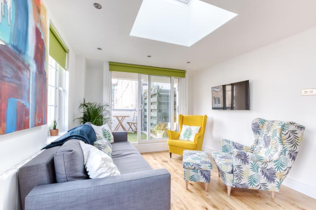Bright 3 Bed Flat With Pool & Parking Apartment EDI