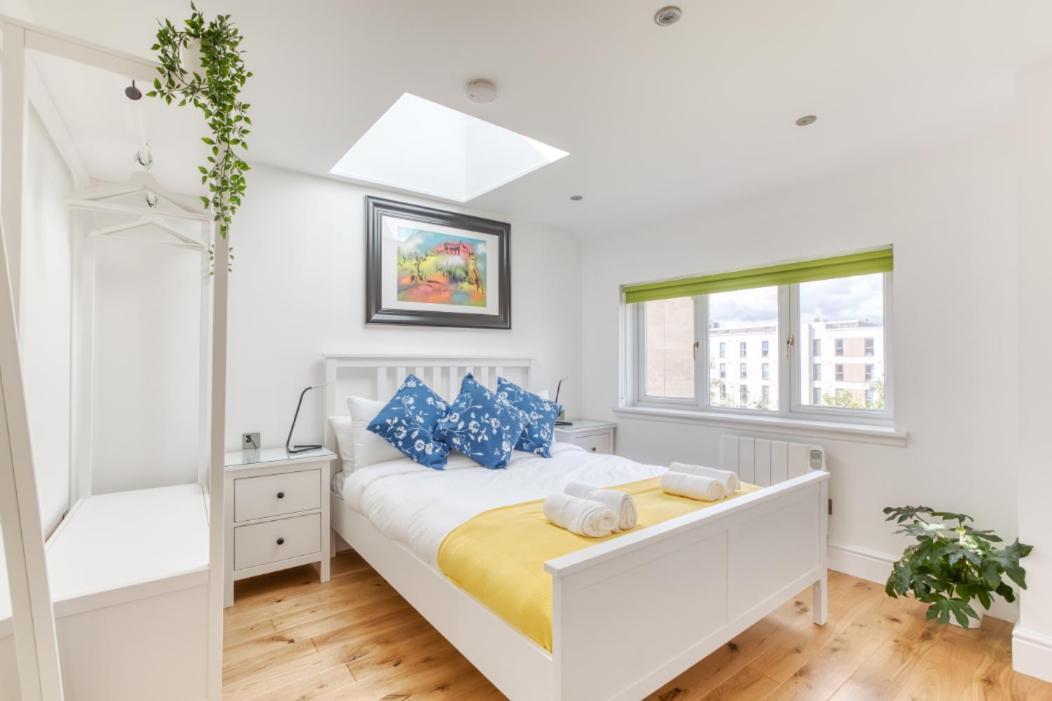 Bright 3 Bed Flat With Pool & Parking EDI