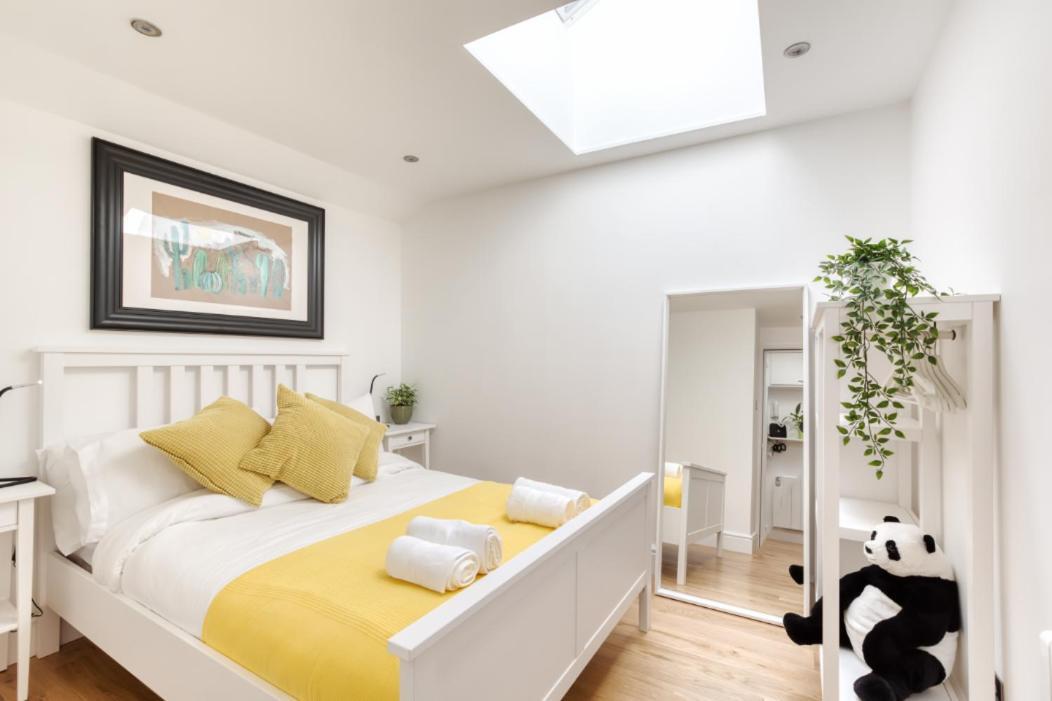 Bright 3 Bed Flat With Pool & Parking Apartment *