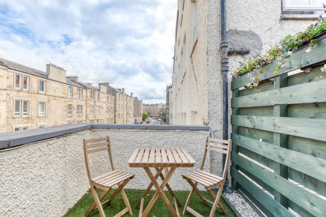 Bright 3 Bed Flat With Pool & Parking Apartment EDI