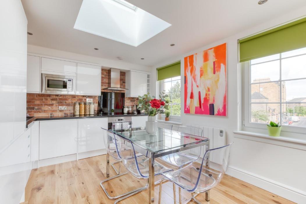 Bright 3 Bed Flat With Pool & Parking EDI
