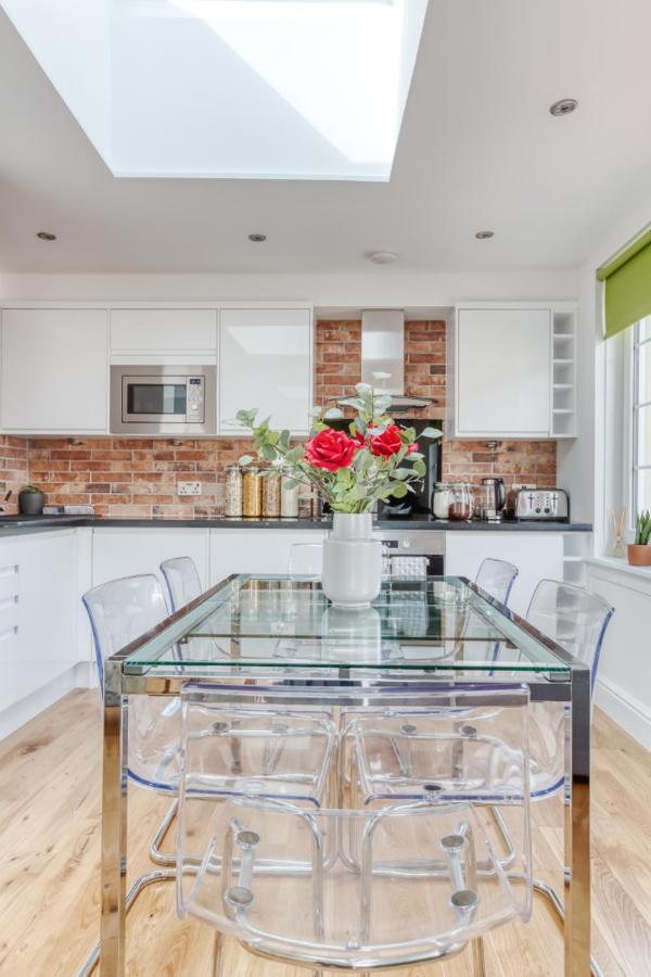 Bright 3 Bed Flat With Pool & Parking Apartment *