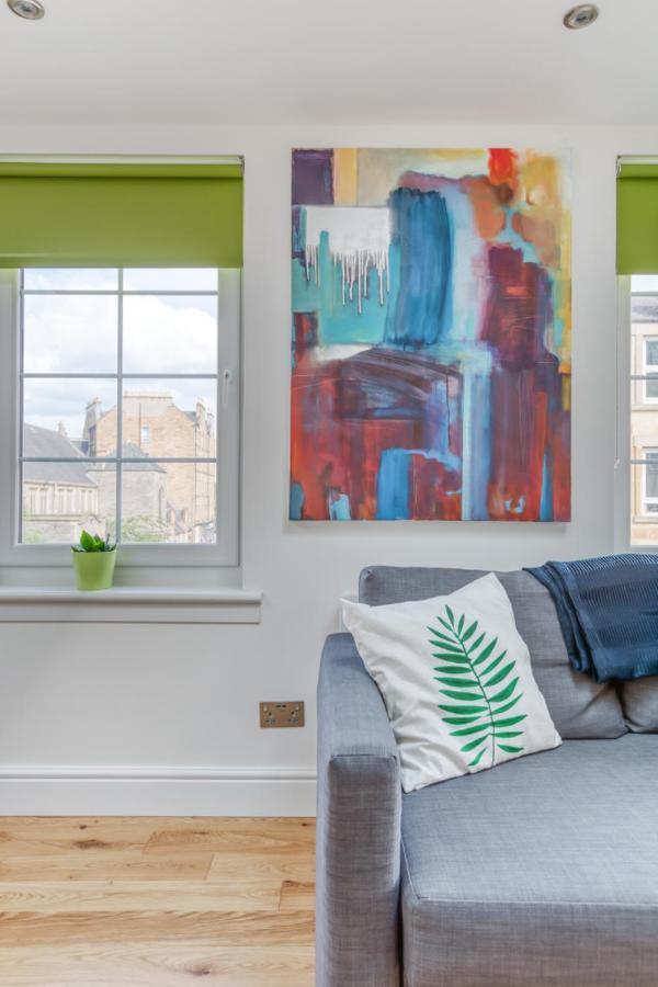 Apartment Bright 3 Bed Flat With Pool & Parking