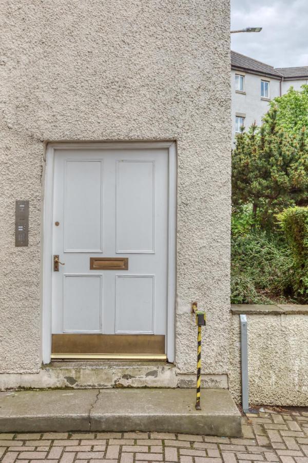 Bright 3 Bed Flat With Pool & Parking EDI