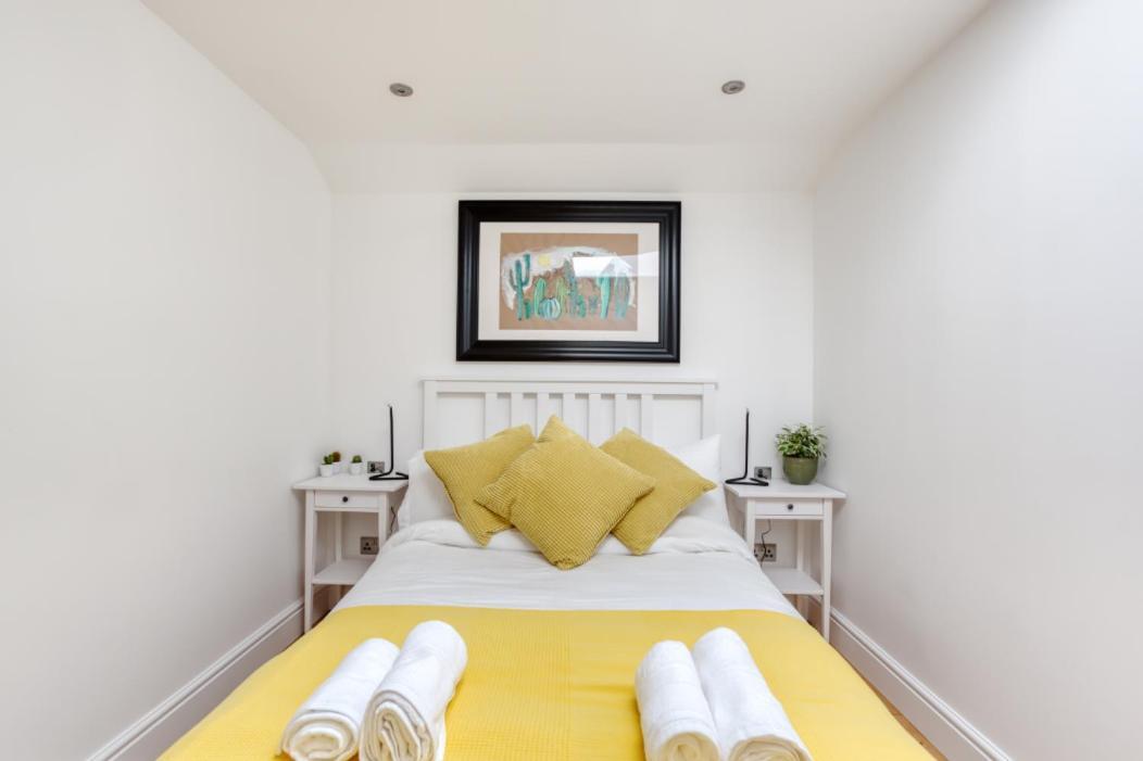 Bright 3 Bed Flat With Pool & Parking Apartment EDI