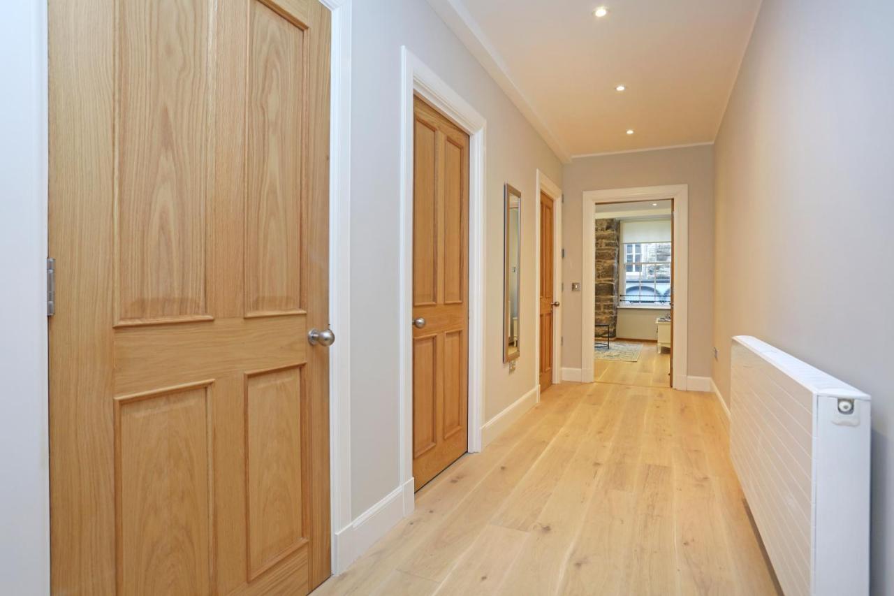 Joivy Refurbished On The Royal Mile Apartment *