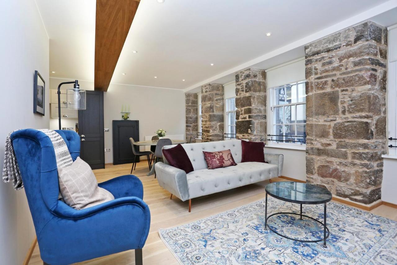Joivy Refurbished On The Royal Mile Apartment *