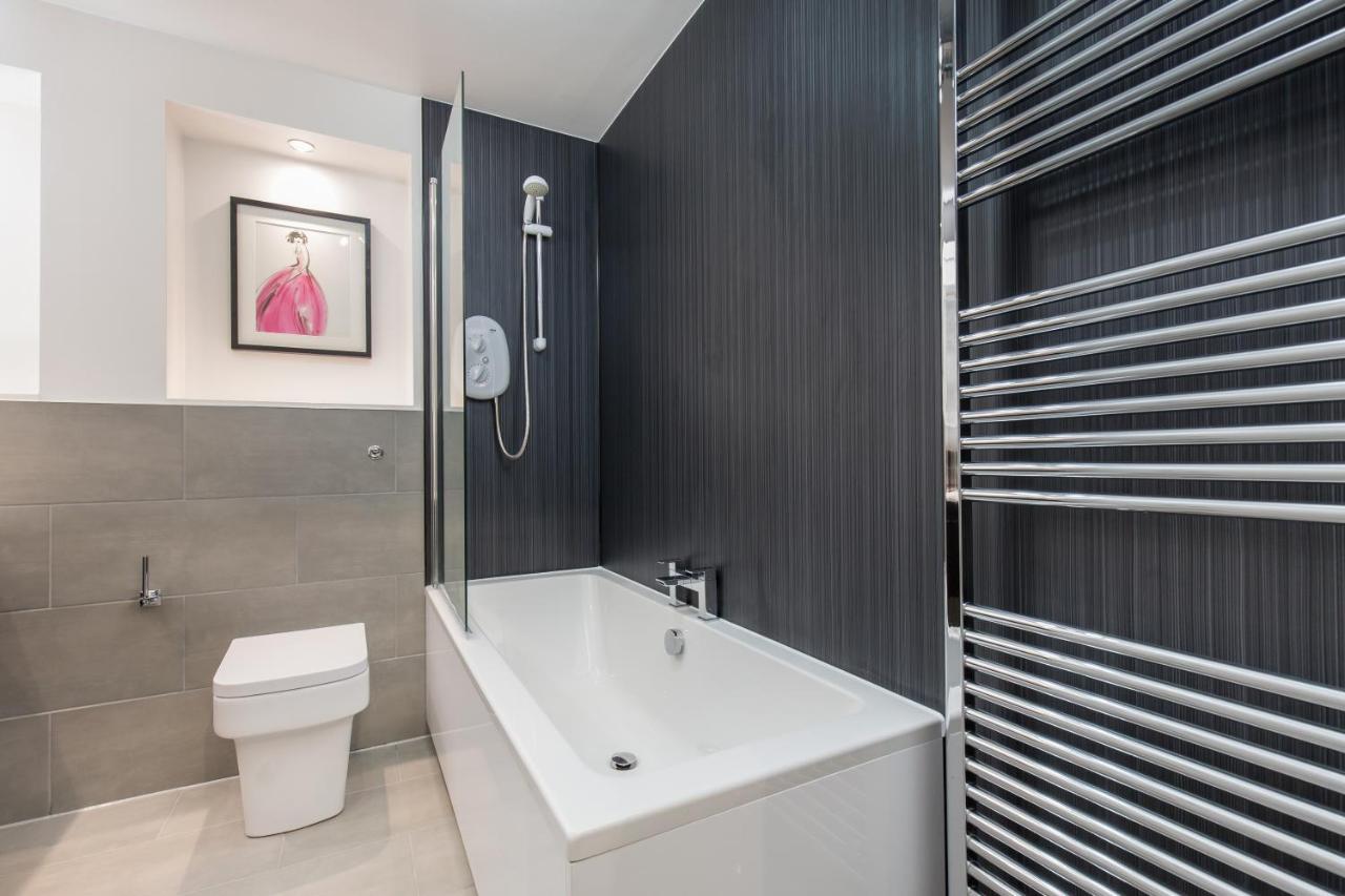 415 Lovely And 2 Bedroom With Secure Parking Apartment *