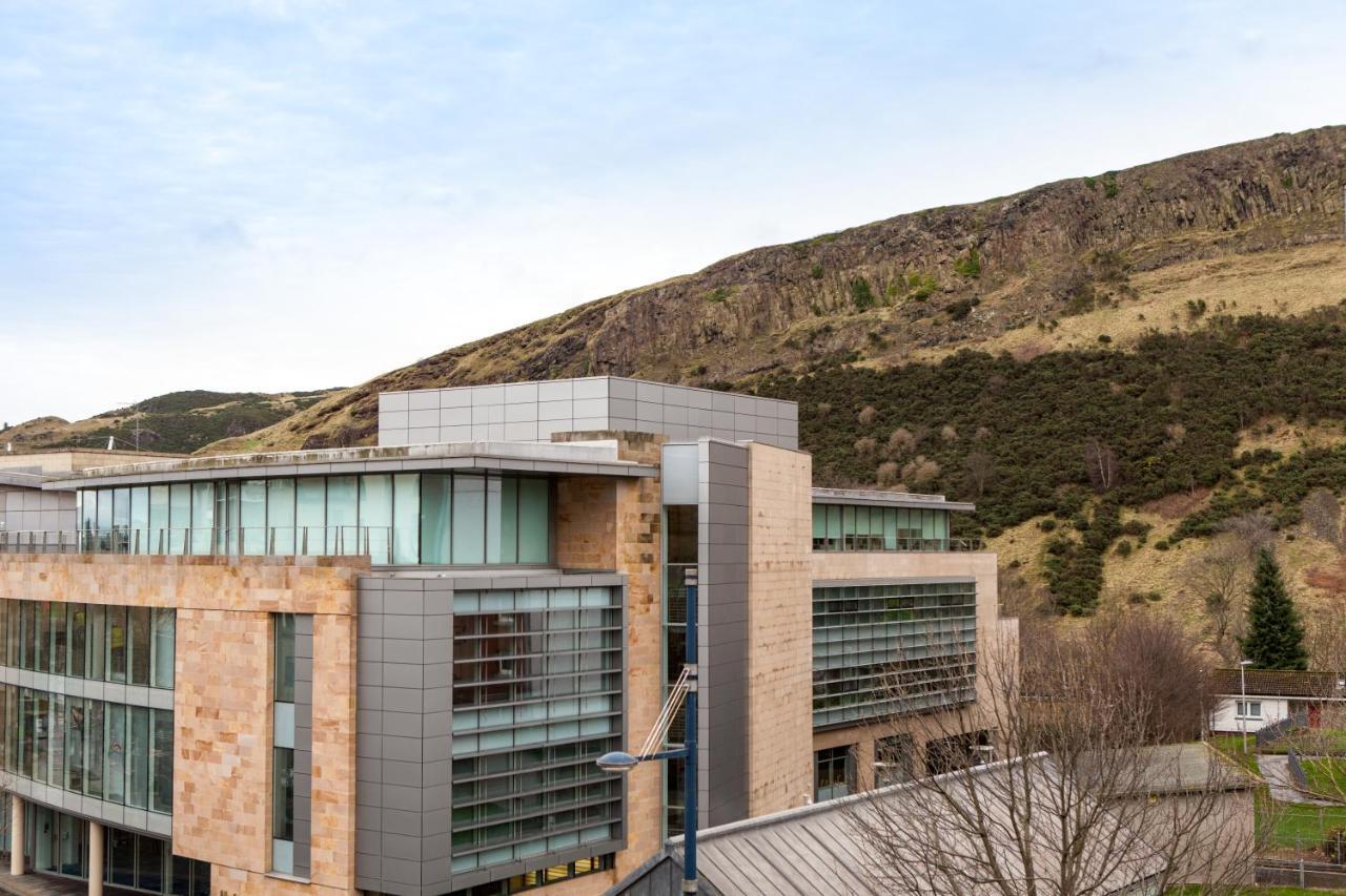 Amazing - Holyrood Road * Edinburgh