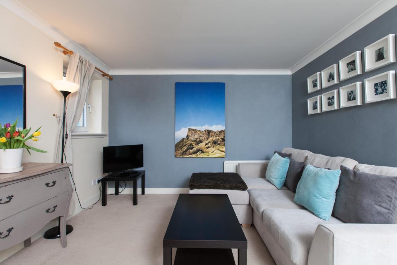 Amazing - Holyrood Road * Edinburgh