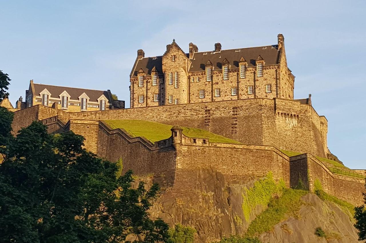 Amazing - Holyrood Road * Edinburgh