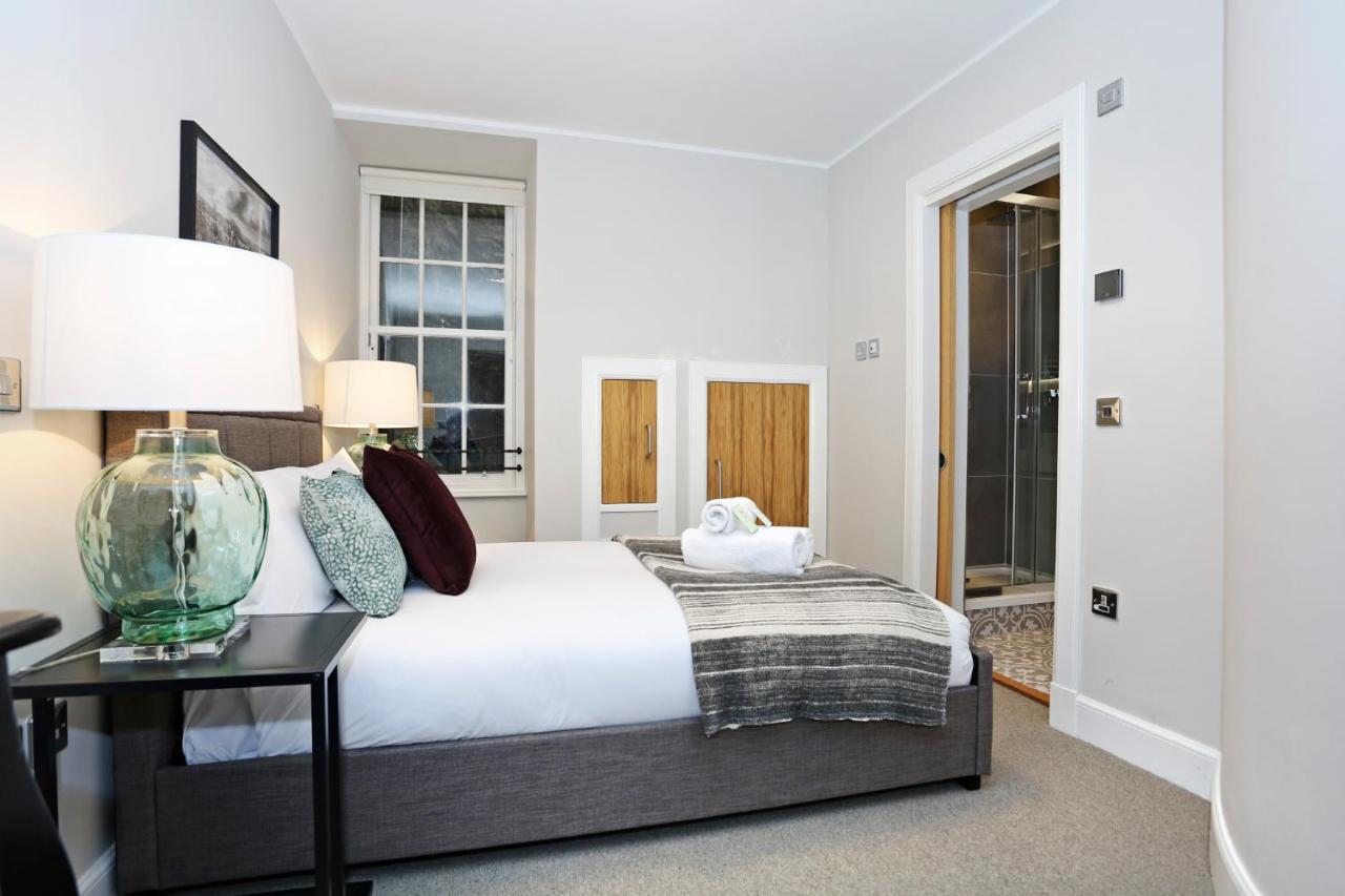 Joivy Refurbished On The Royal Mile Apartment EDI
