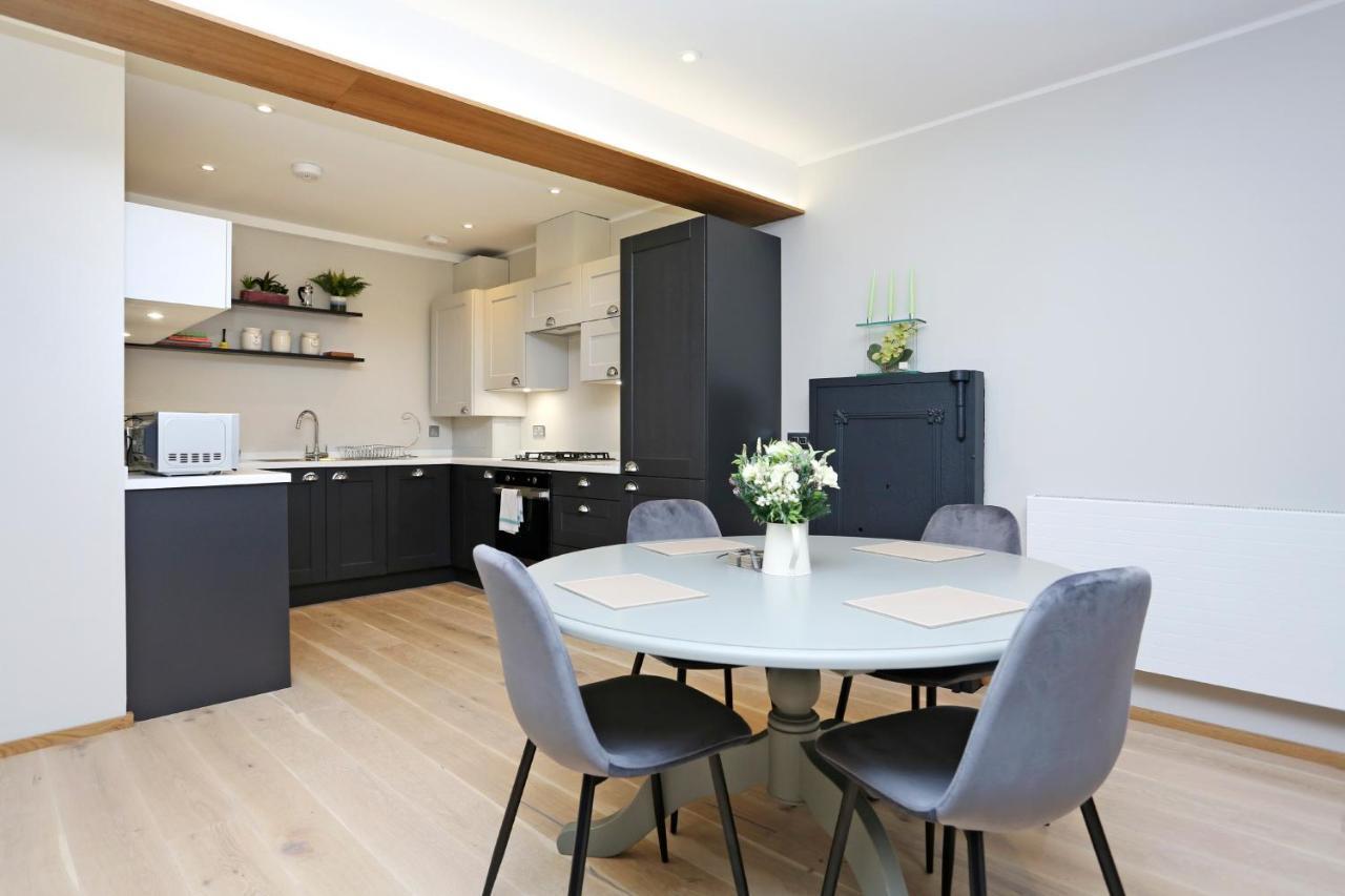 Joivy Refurbished On The Royal Mile Apartment