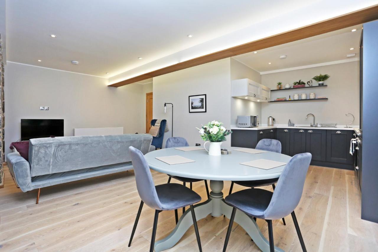 Joivy Refurbished On The Royal Mile Apartment
