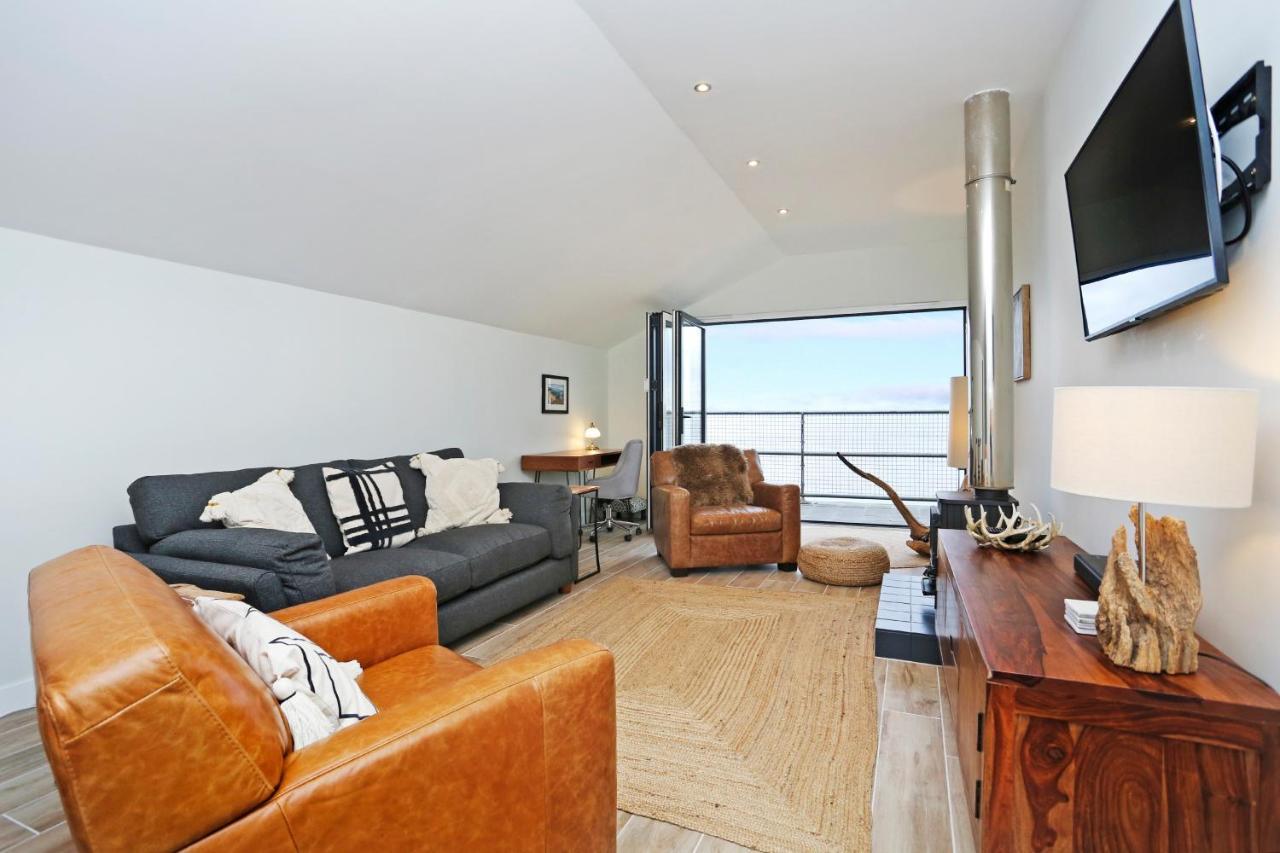 Musselburgh - Stylish 3 Bed With Stunning Sea Views *