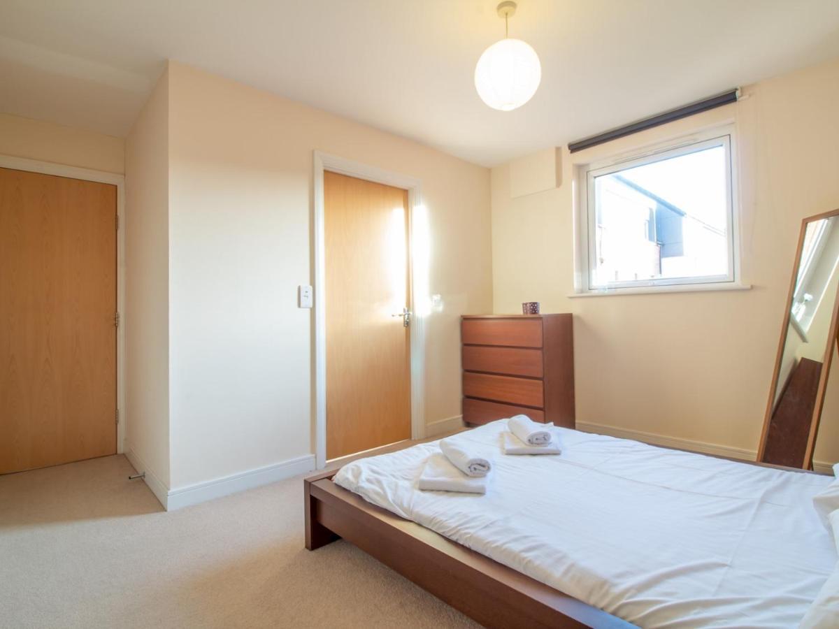Bright & Spacious 4bd Suburban Apartment Edinburgh