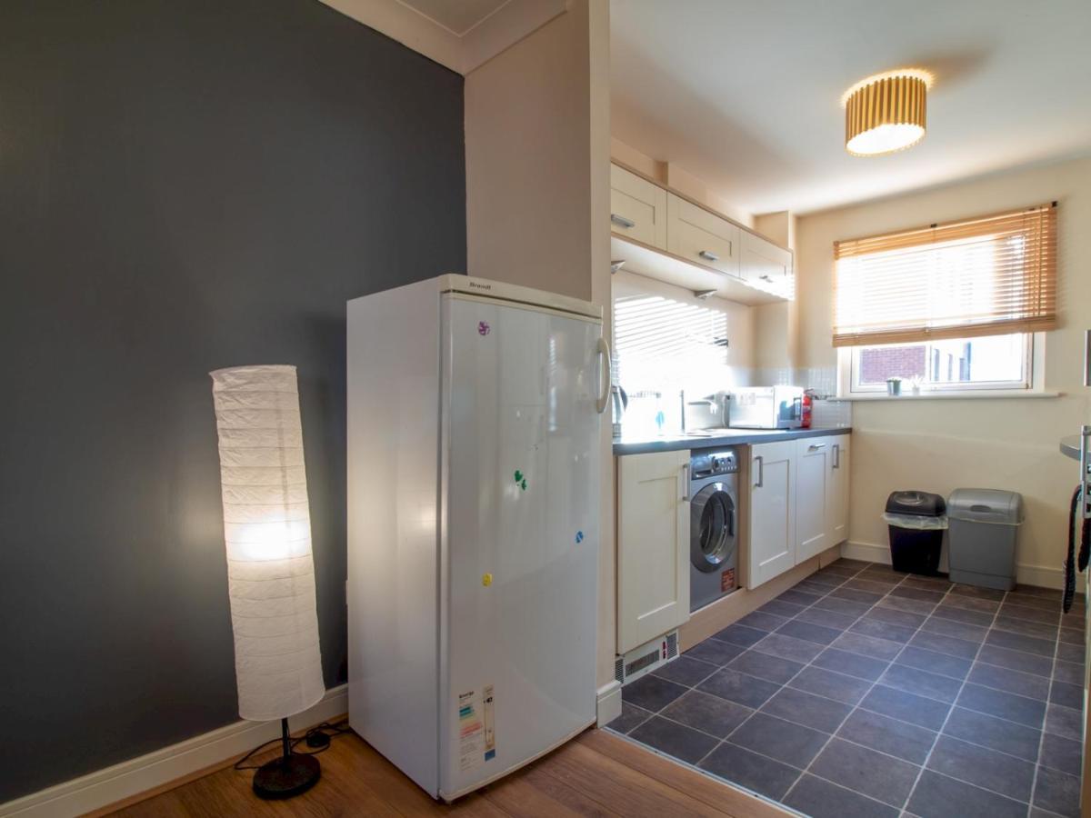 Bright & Spacious 4bd Suburban Apartment