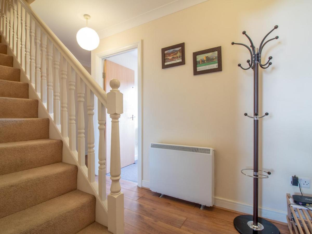Bright & Spacious 4bd Suburban