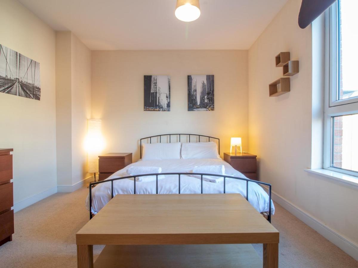 Apartment Bright & Spacious 4bd Suburban