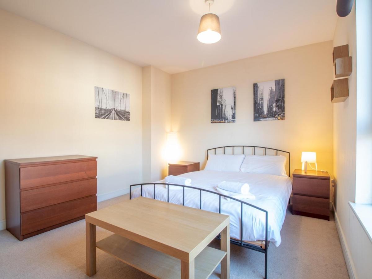 Bright & Spacious 4bd Suburban Apartment