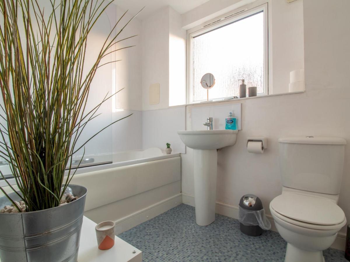 Apartment Bright & Spacious 4bd Suburban