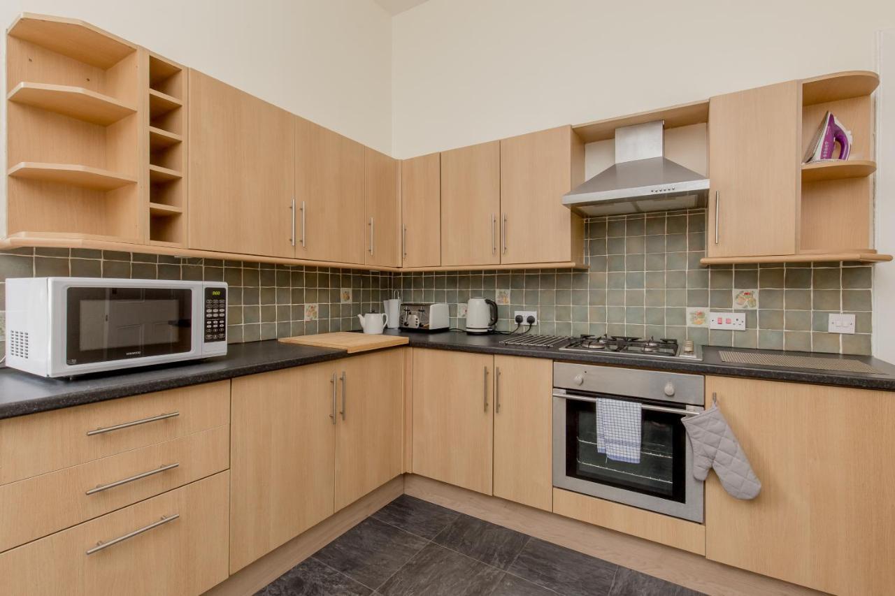 Spacious North St Andrew's Street Apartment EDI
