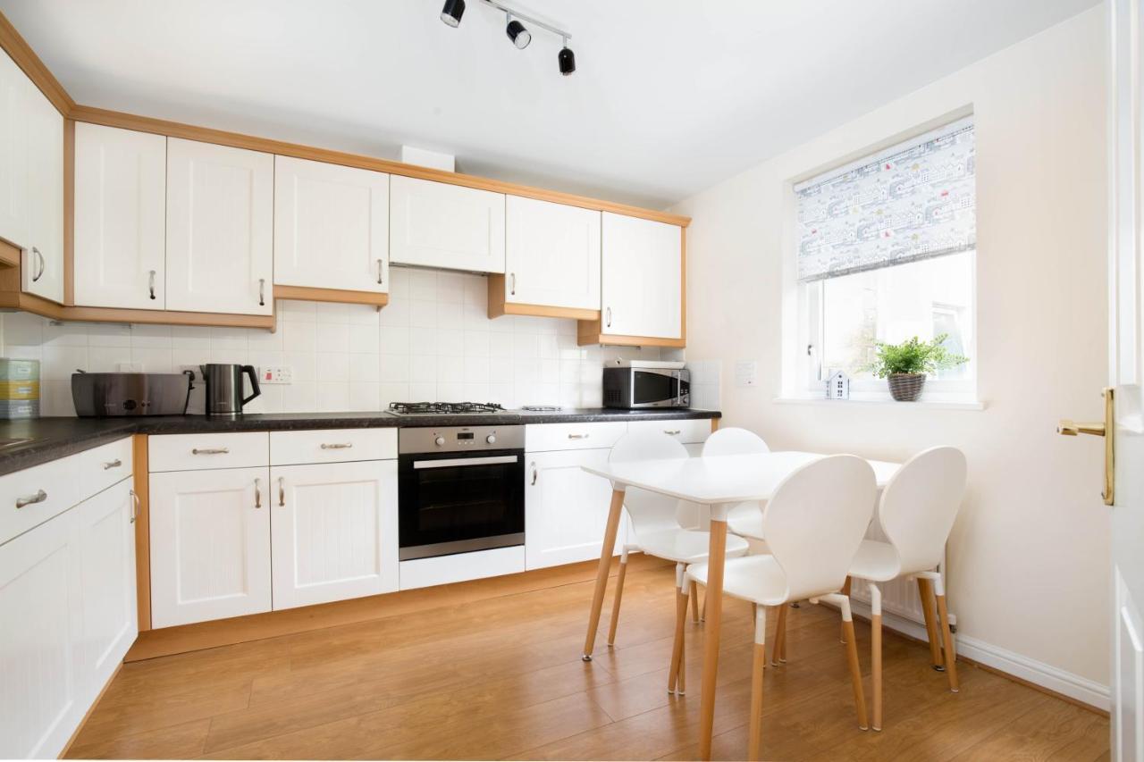 Dicksonfield Apartment *