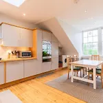 New Town Apartment With Castle View