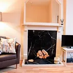 Cosy And Modern Apartment In Central Edinburgh