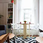 Cosy Flat Next To Cool Neighbourhood