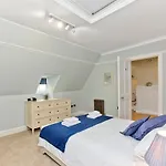 Luxury 3-Bedroom Apartment With Stunning Views At Ramsay Garden