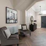 Luxury Georgian City Retreat - Hot Tub - Patio