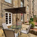 Elite 3 Bed New Town Apt With Private Walled Garden