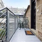 Joivy Contemporary And Vibrant 1Br Flat Near Princes Street