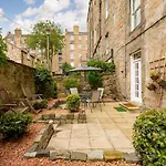 Elite 3 Bed New Town Apt With Private Walled Garden