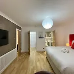 Elite 3 Bed New Town Apt With Private Walled Garden