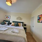 4 Bedrooms Apartment By Sensational Stay Short Lets & Serviced Accommodation