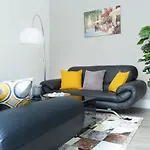 Bright 2 Bedroom Flat Next To Meadows Park