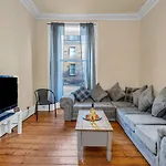 Edinburgh City Centre Jasmine Apartment -Sleeps 7