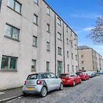 Edinburgh City Center Coady Apartment Sleeps 5 Free Car Park Space