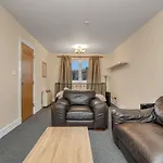 Edinburgh City Center Coady Apartment Sleeps 5 Free Car Park Space