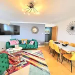 Beautiful Ocean Drive Apt-7 Beds