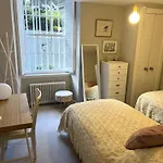 Joivy Vibrant Home Near Calton Hill
